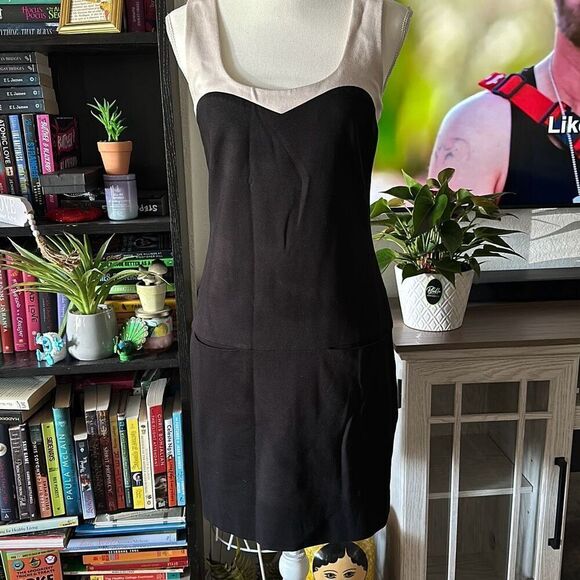Trina Turk Size 4 Black & Tan Sheath dress Sleeveless - Picture 1 of 6